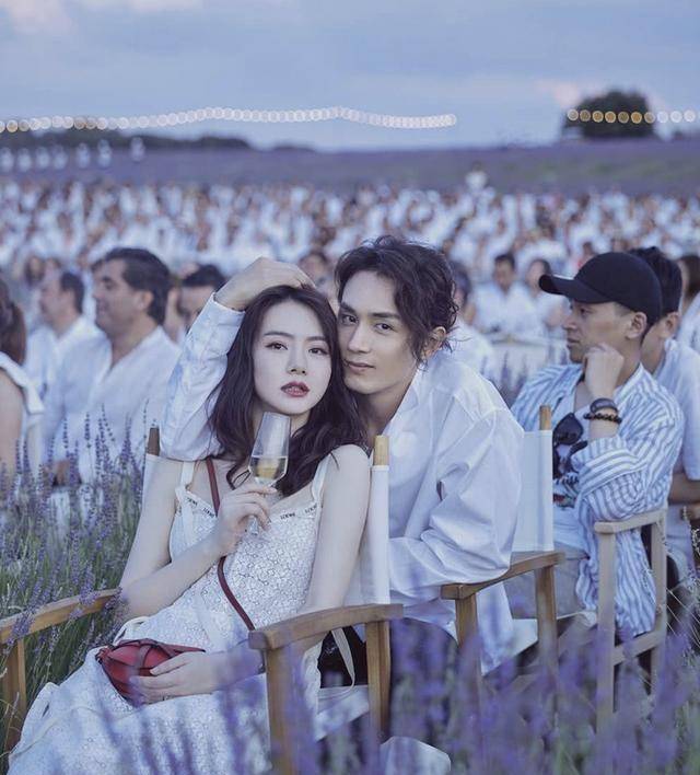 戚薇李承铉远赴西班牙撒糖,拍时尚大片肆虐单身狗_工作_薰衣草_笑容