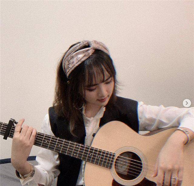 小女儿晒出哈佛毕业照,身穿黑色礼服名媛气质尽显_安娜_孟晚舟_华为