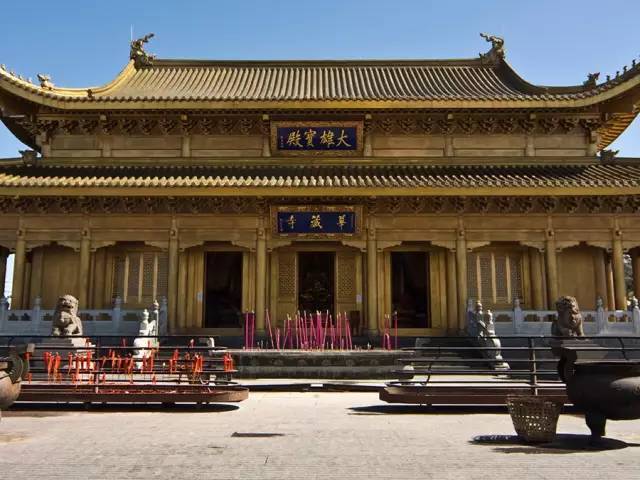 峨眉山最神奇的地方——金顶华藏寺_金殿_大雄宝殿_佛教