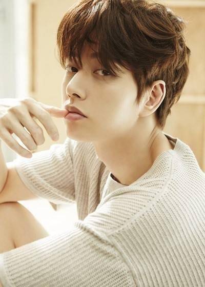 肌肉的维持也做了不少的努力,光凭这一点就值得男明星们都按朴海镇