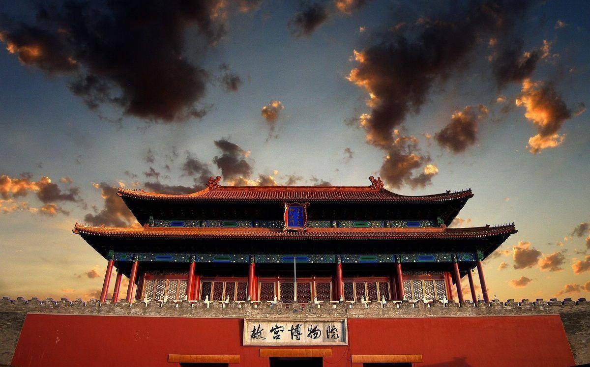 故宫是什么时候建的？故宫的特点是什么？故宫里面都收藏了什么？