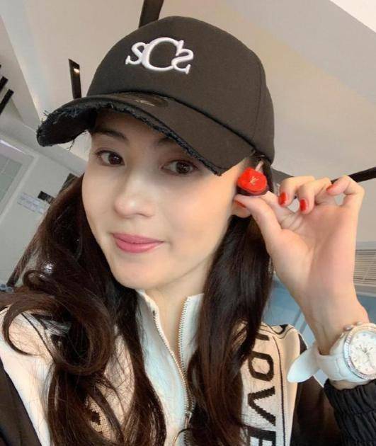 张柏芝期待复工,抚养三个孩子不容易_谢霆锋_王菲比_儿子