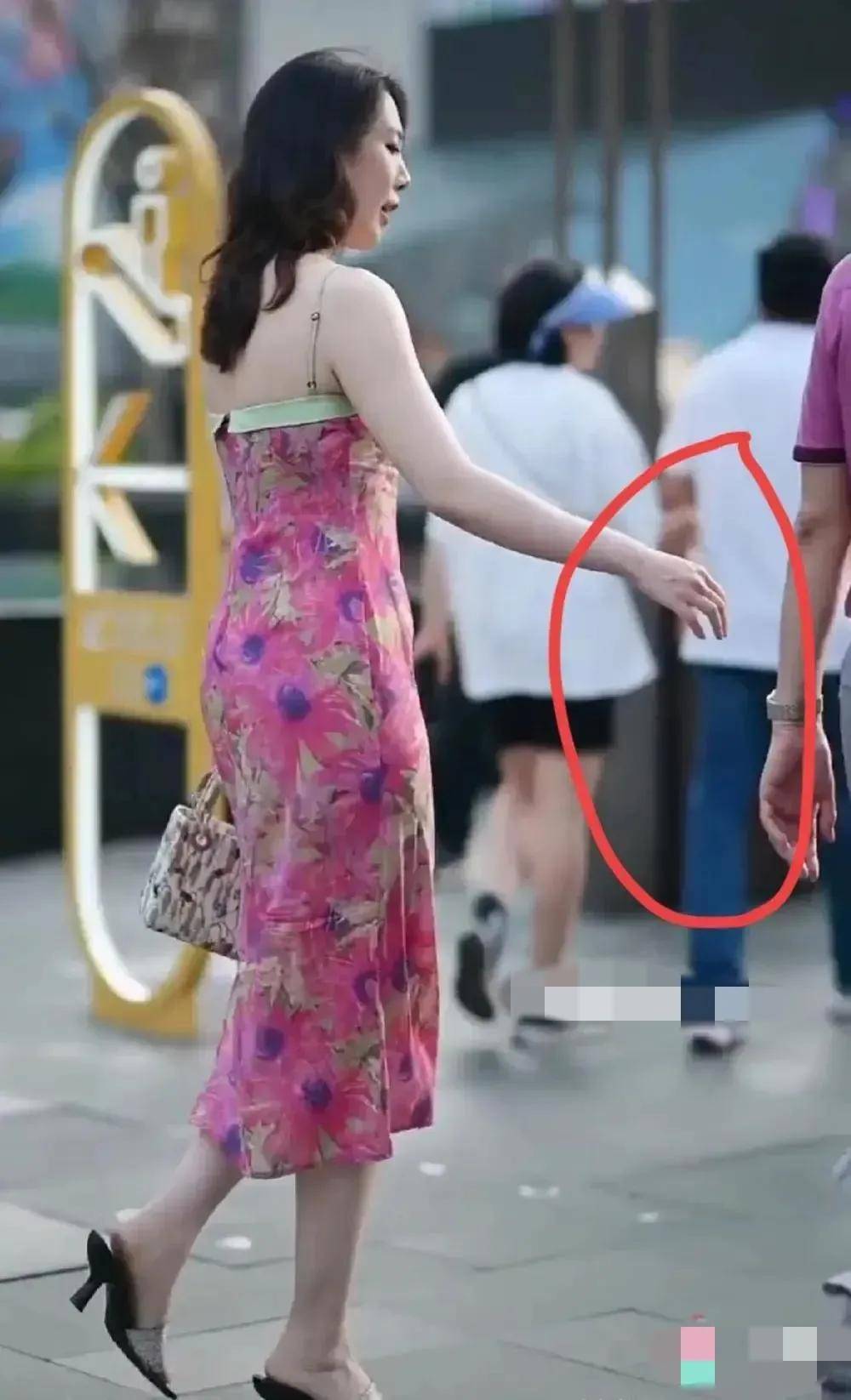 成都街拍事件细节显示,27岁白富美不如54岁江湖_胡总_女士_女人