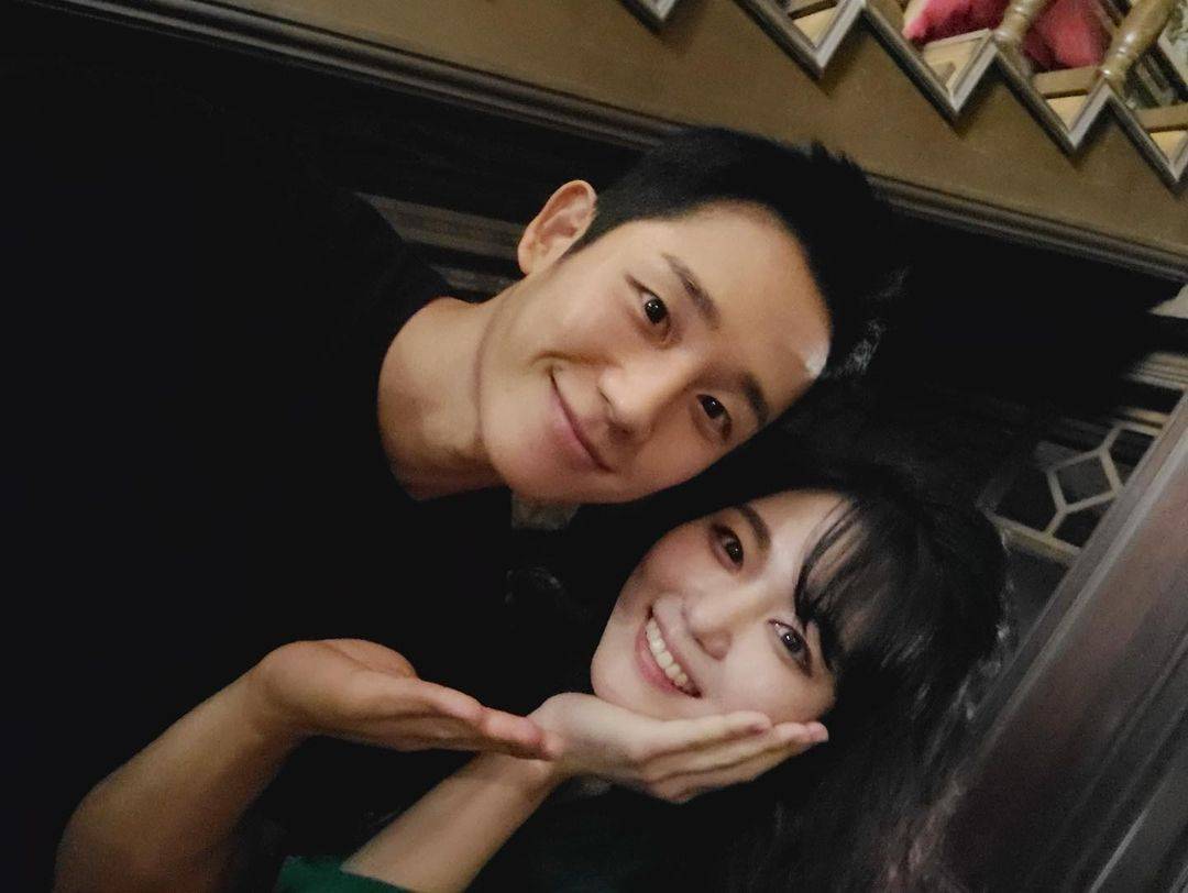 太巧合,29岁韩国女星朴秀莲楼梯坠落去世,生前多次在楼梯上拍照_朴英