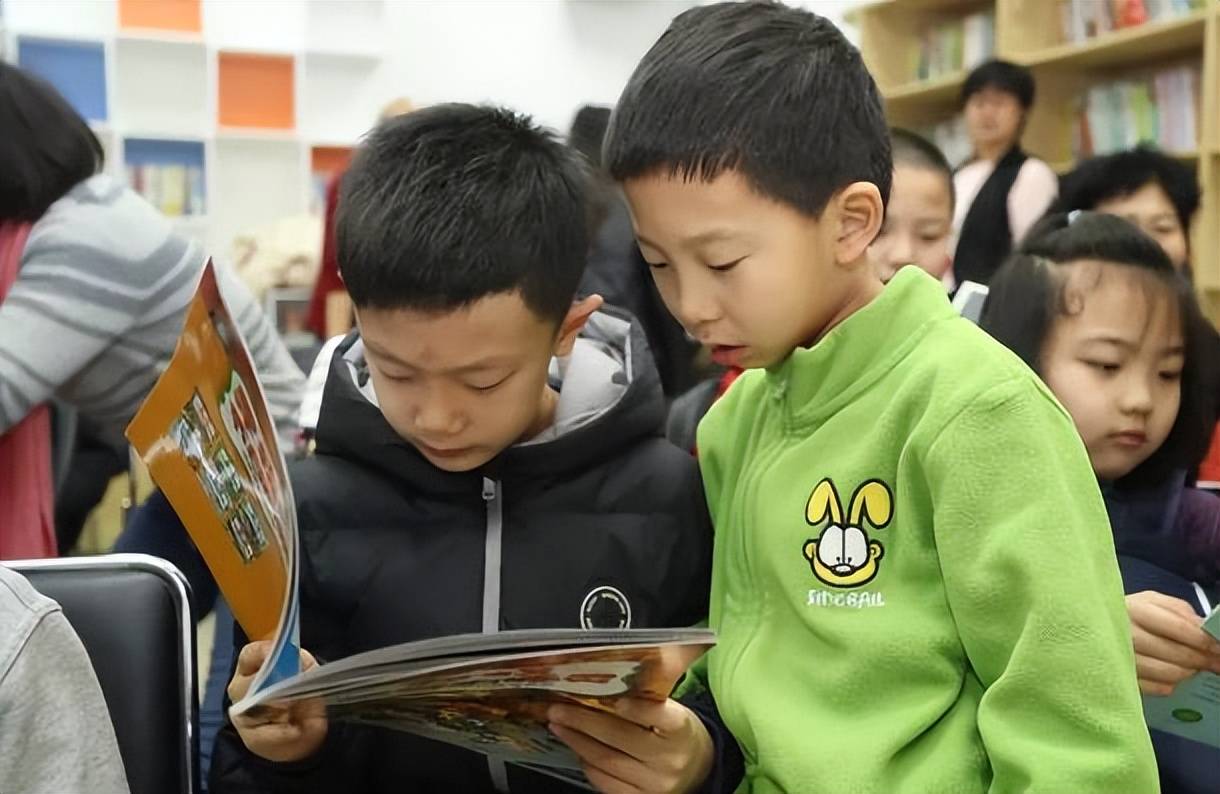 原创            小学盛行“奶屁文学”，家长看后直皱眉，尴尬到脚趾抠出三室一厅-给小学生看的音乐类视频