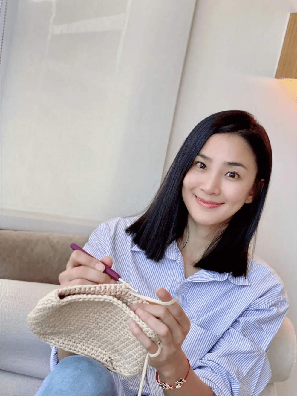 洪小铃被爆与男星张天霖甜蜜牵手逛街,官方回应:我们