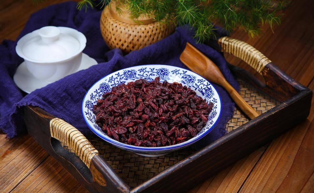 主症:眼睛干涩,腰酸腿疼,心烦气躁,口干口渴,大便干结主治:肝肾阴虚证