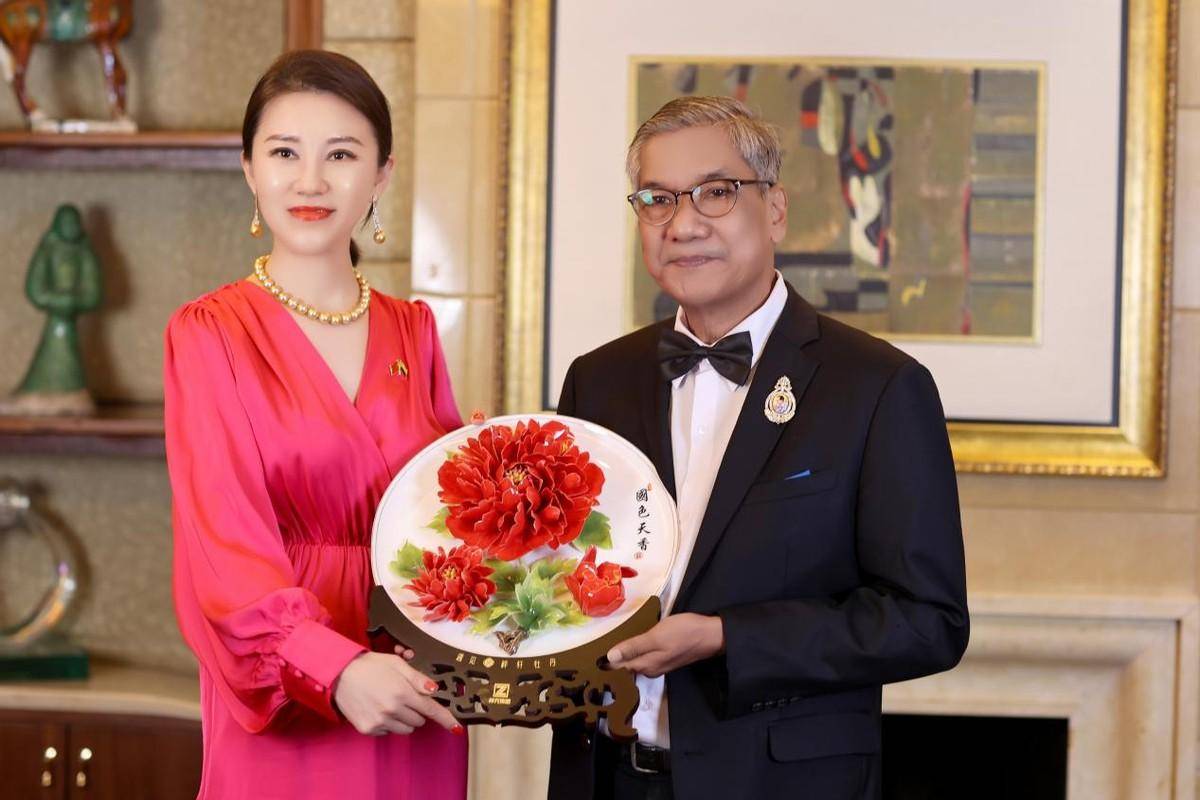 梓元集团董事长刘巍出席"一带一路"经贸文化融合发展国际峰会_合作