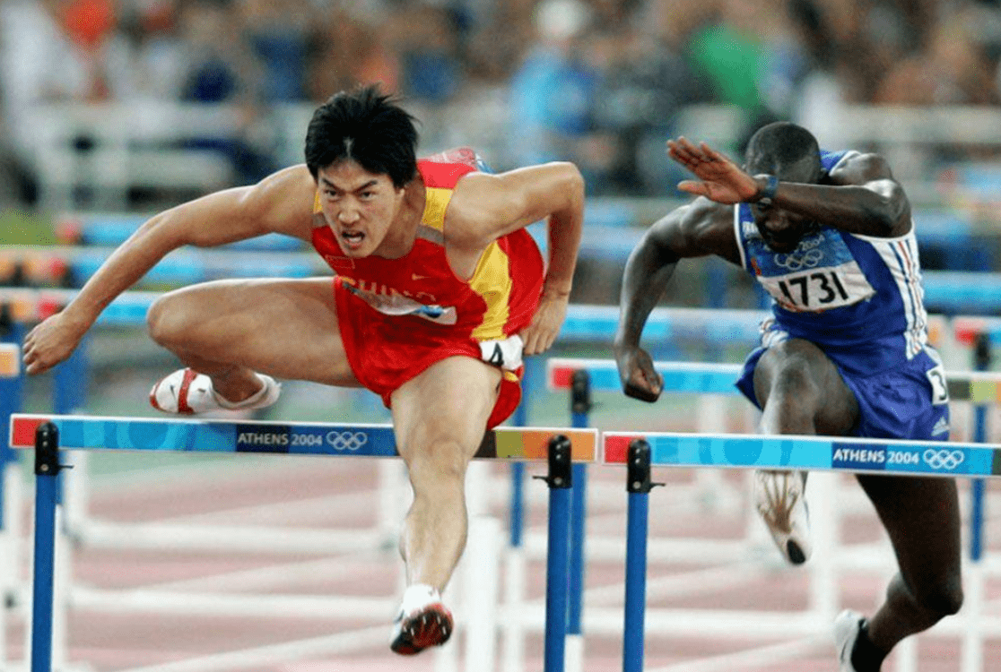 苏炳添决定退赛之后,同样是广东人的易建联感同身受,他也曾遭遇过跟腱