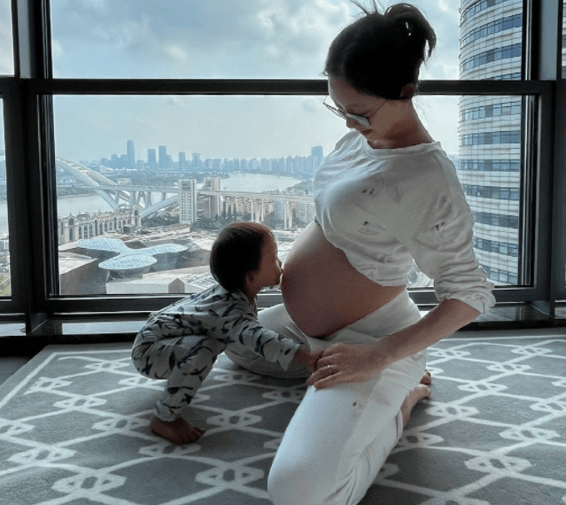 苗苗早产诞三胎,做臀位开刀手术,4年抱3身体好,术后三天就出院_孩子