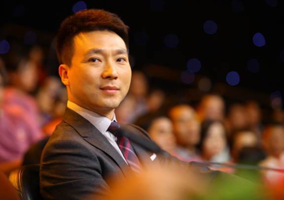 终于还是轮到康辉了,刚强拿走其代表节目,央视频也在大量招人_李思思