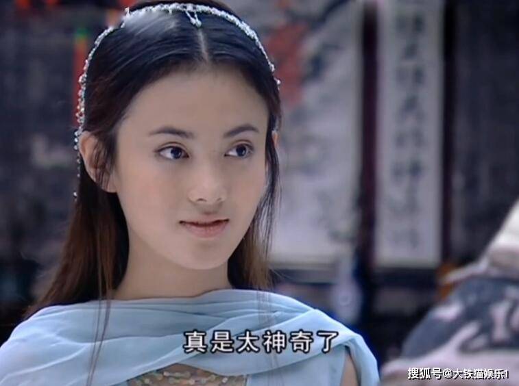 2015年吴思默时隔多年重返荧幕拍了《华丽上班族》,在剧中饰演一个叫"