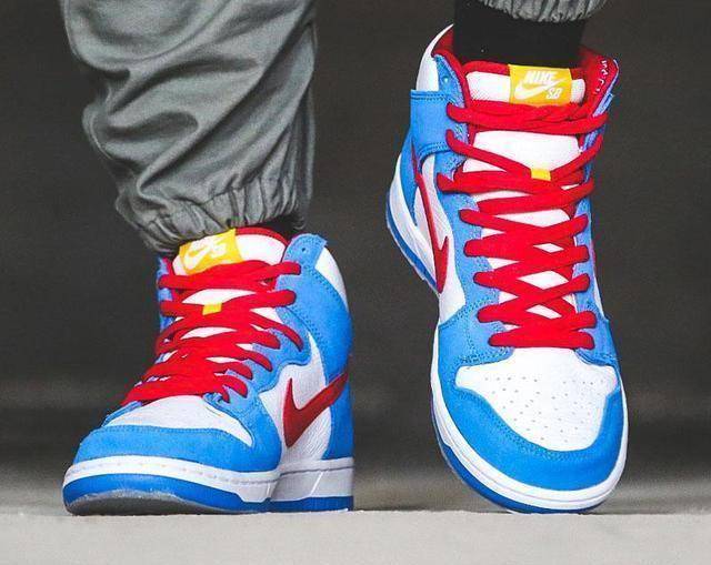 售价高达7千的nike联名哆啦a梦,颜值称霸街头角落,值得买吗?