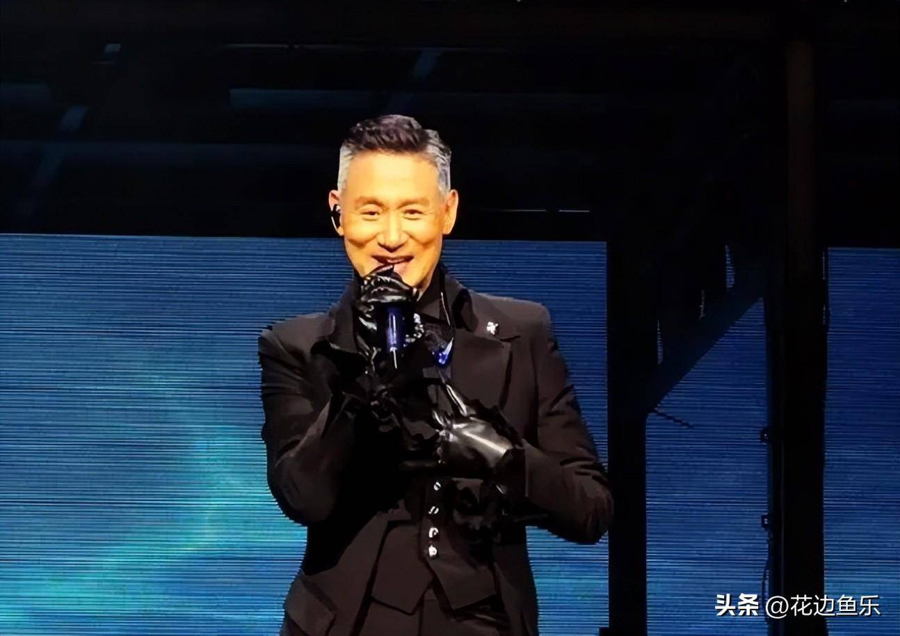 张学友澳门演唱会穿西裤大秀一字马,网友:61岁的是我!_天王_年纪_锻炼
