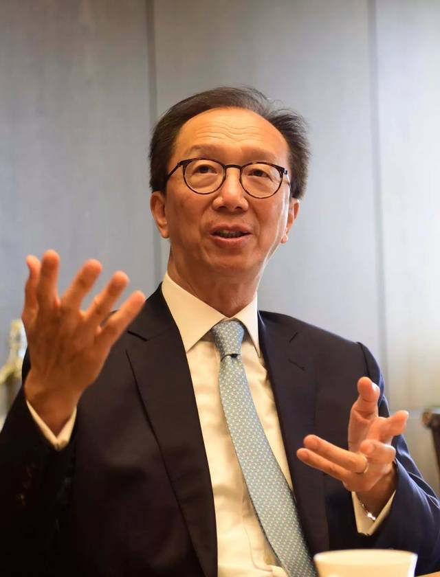 甚至犹有胜之,因为他的丈夫,已经是资产过百亿的富豪,南丰集团的总裁