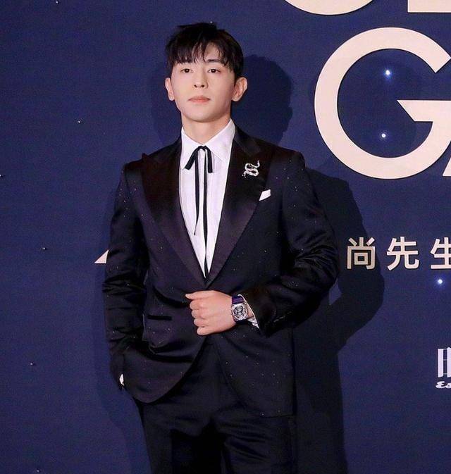 时尚先生众星红毯状态,王大陆显老,张雨绮脸僵,龚俊杨芸晴撞衫_造型