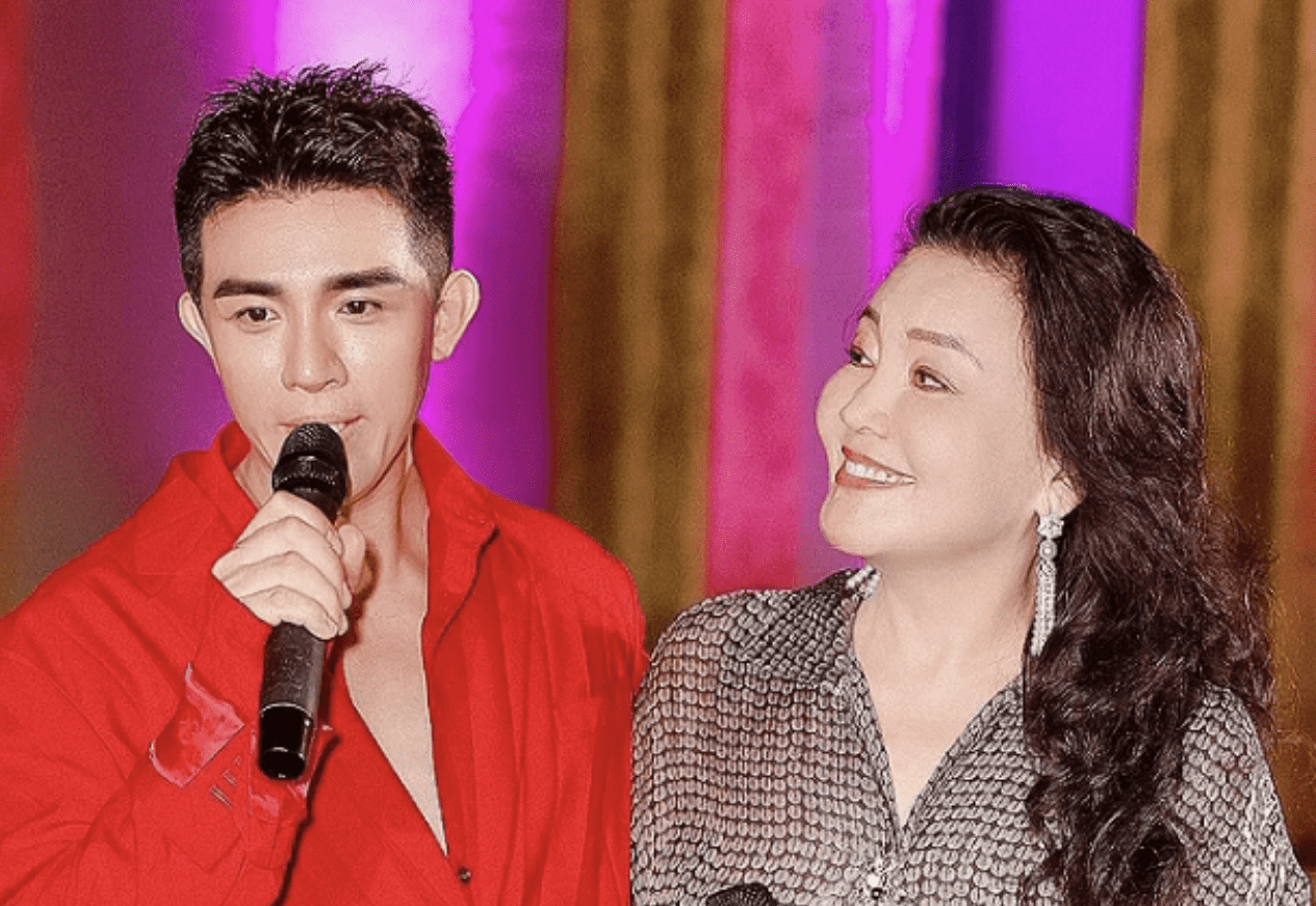 65岁张兰与小鲜肉甜蜜亲吻,疑恋情曝光,对方是型男比汪小菲年轻_网友