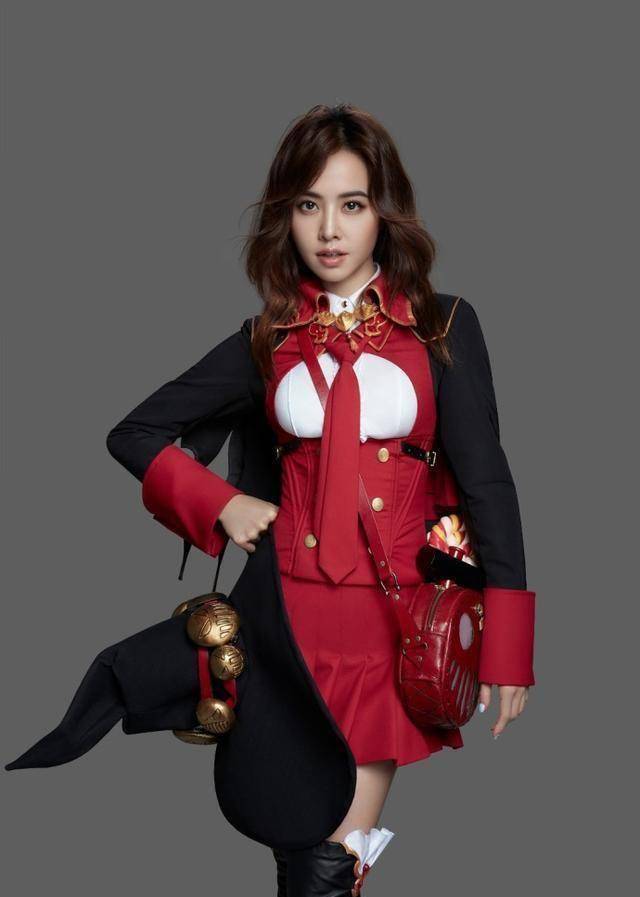 宋茜和蔡依林同剪了波波头短发,一个秒变成少女,一个秒变成大妈_发型