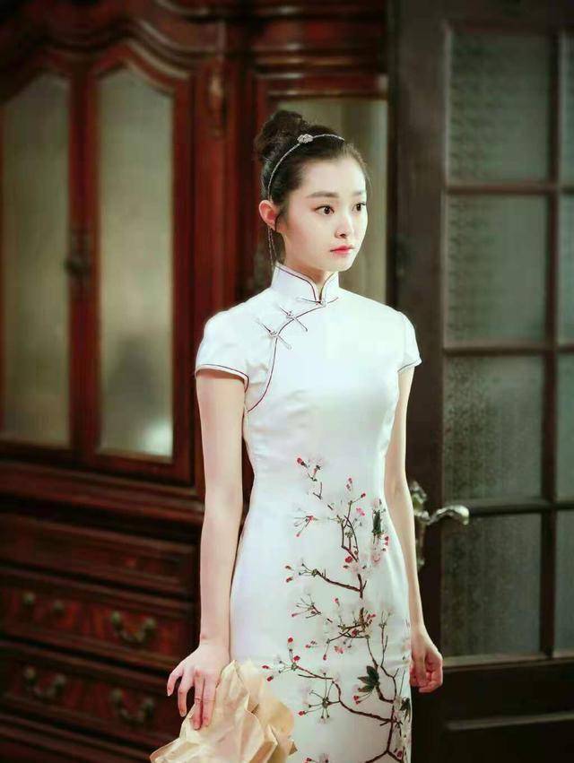 天生为旗袍而生的6位女星,性感迷人,倪妮宋轶上榜,有你女神吗_巩俐