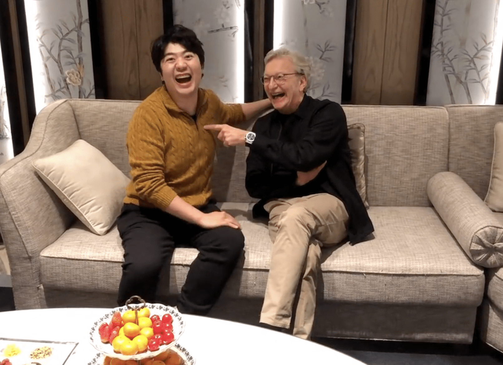 郎朗晒全家福庆40岁生日,与德国岳父罕见同框,2岁儿子长得好高_吉娜