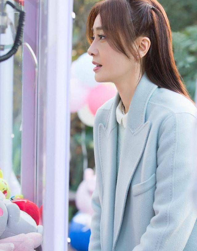 台上是仙女,台下打麻将,她能翻红也是意料之中的事情_秦岚_角色_观众