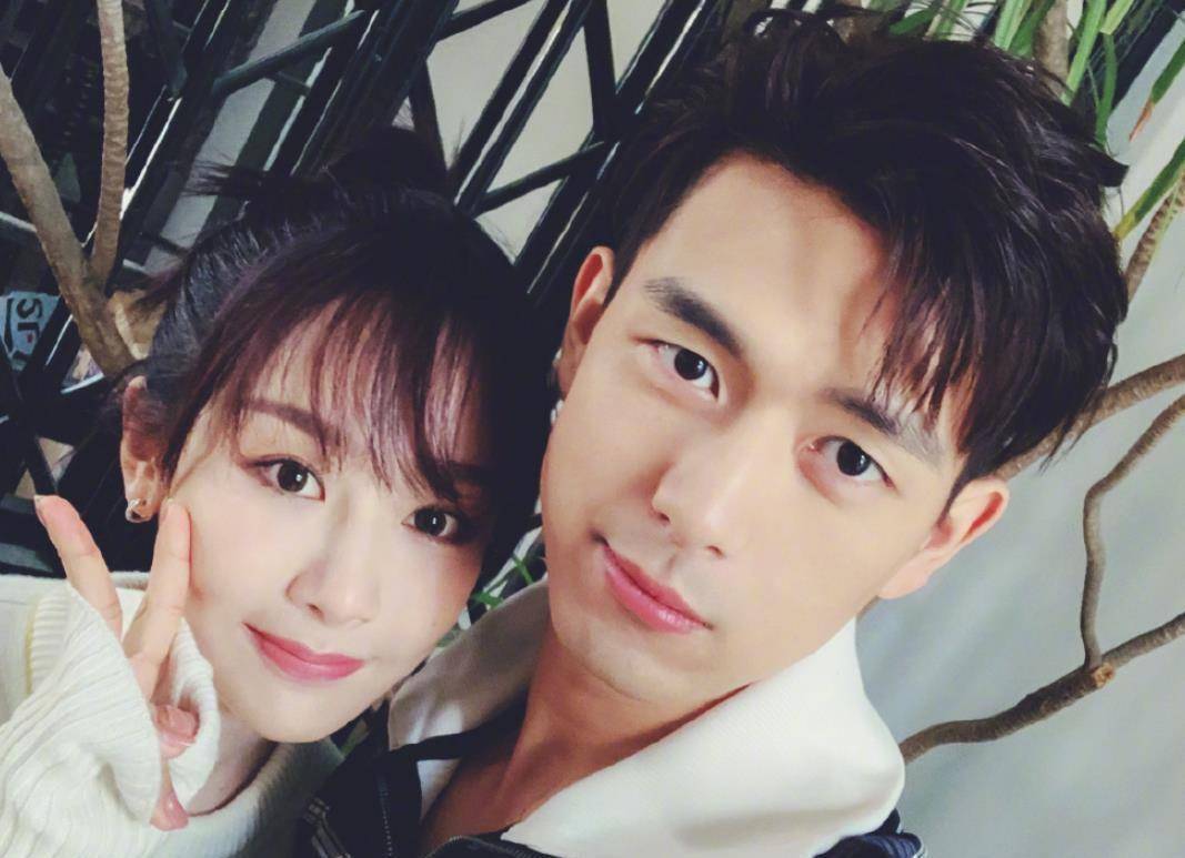 同是为李现送上生日祝福,谁留意刘芮麟喊的啥?真感情装不出!