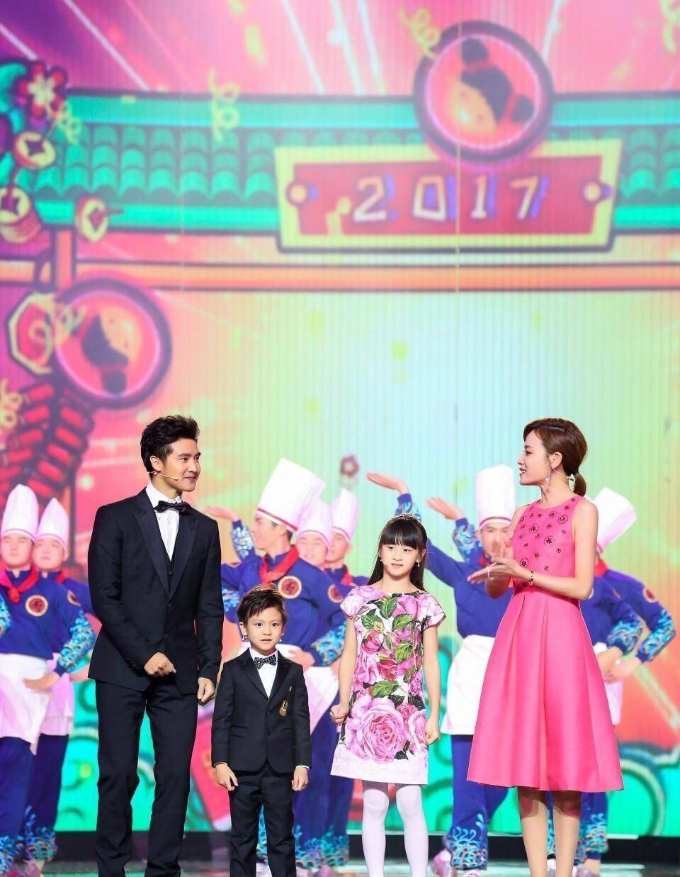 田亮花式秀恩爱,多次变相暴露豪宅地段,难怪现在不搞体育了_杨威杯