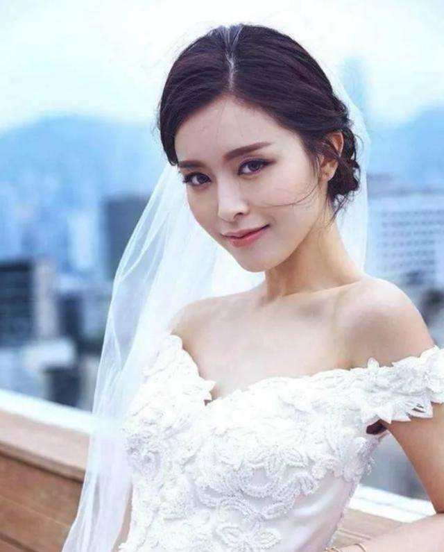 一说文咏珊这个名字或许大家都没什么印象,但一提起《蜀山战纪》中的