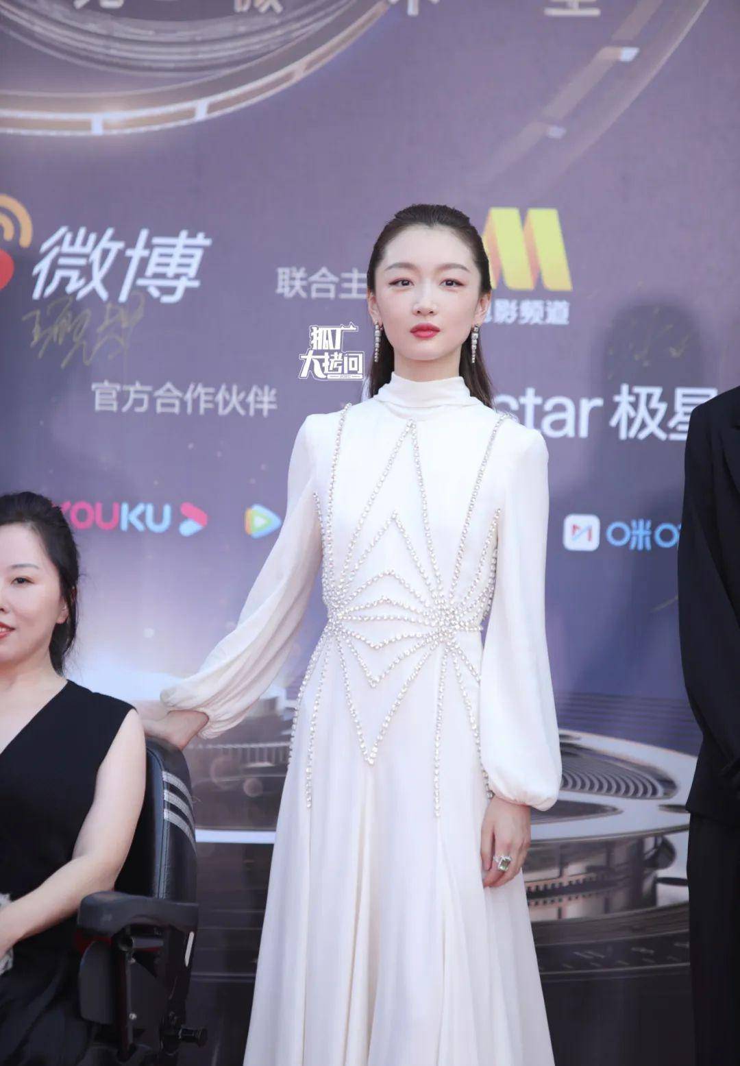 angelababy进不去的红毯,她美得像开了光……_电影_连衣裙_活动