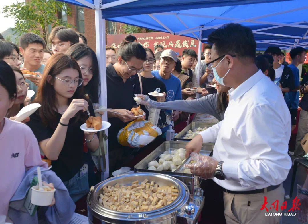 市委副书记,政法委书记艾凌宇致辞并宣布"大同美食进北化"活动启动.