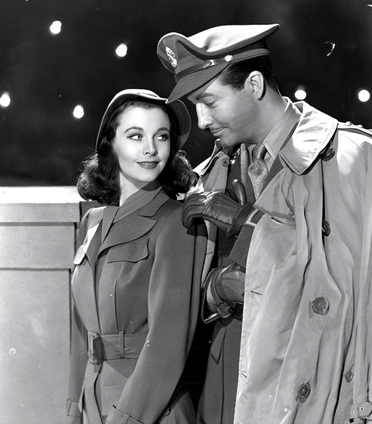 《魂断蓝桥》:描绘了战争对人们的影响,表达了面临困境时的勇气_电影