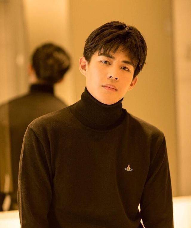 给唐嫣送水果,没想到后来被她签下,力捧成为男主_于济玮_角色_年级