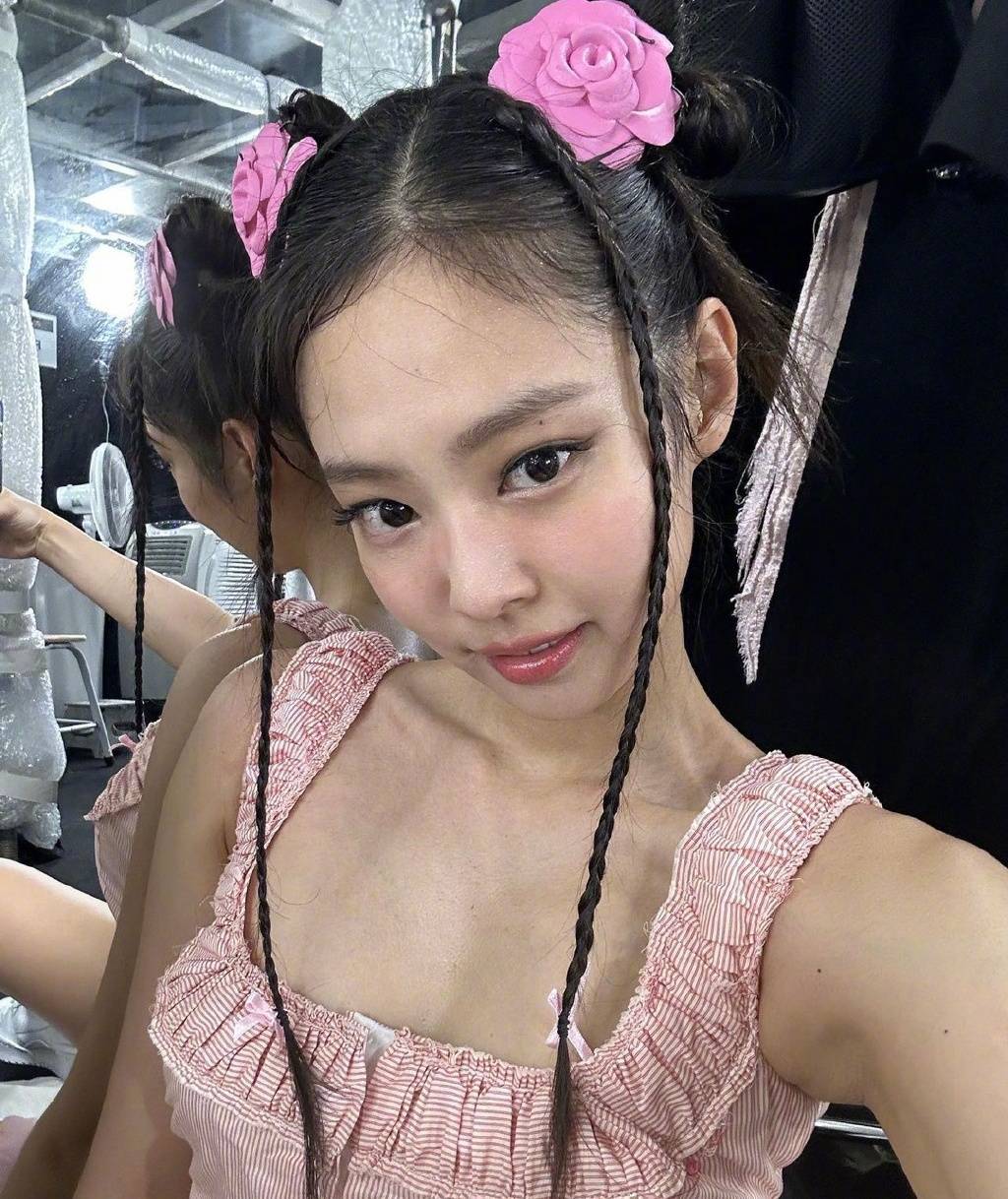 此前,在2021年,jennie曾透露大家的身体在密集的世界巡演中越变越差