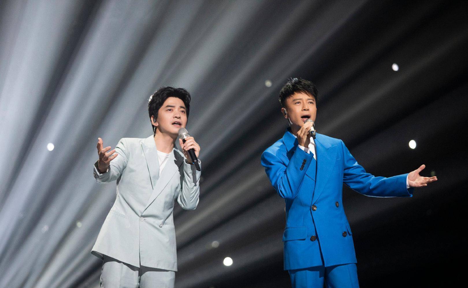 李健与李克勤唯美和声唱《花火》,太惊艳了_组合_歌曲_舞台
