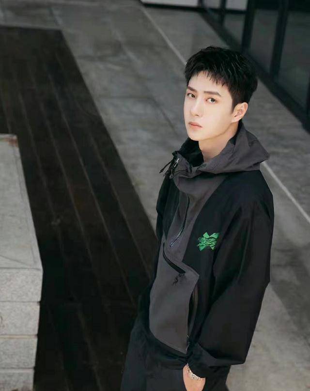 王一博总会在不知名的角落,卸下明星的光环,悄悄播撒善意的火种_小学