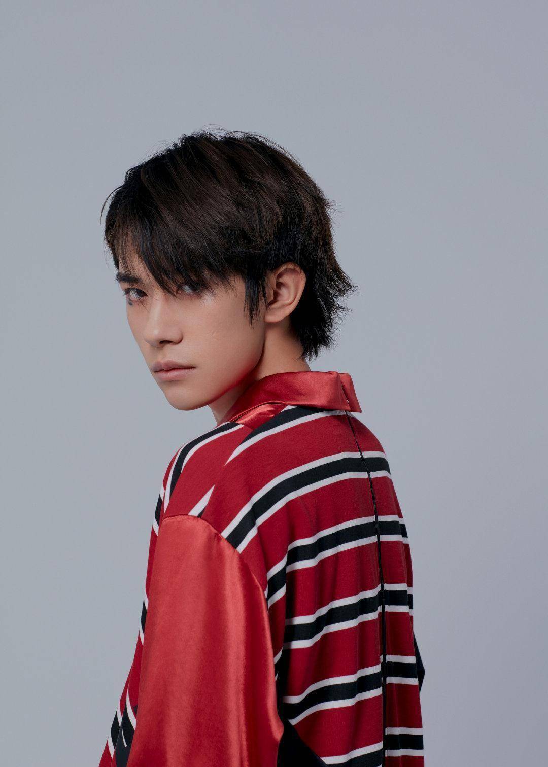 粉丝榜第一,肖战第二,杨紫李现名次让人惊喜_邓伦_迪丽热巴_蔡徐坤