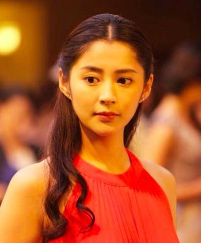 李心艾以前瘦的时候很漂亮,但现在她也很开心.希望她能科学