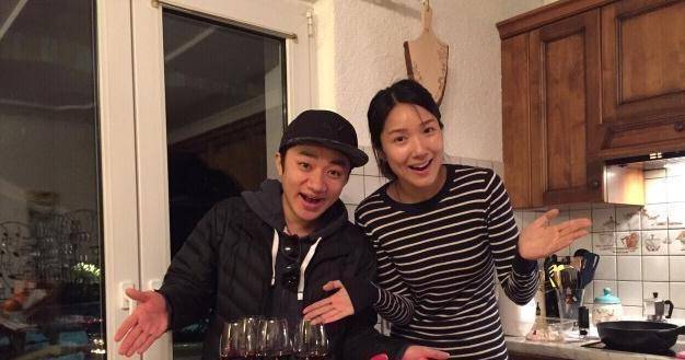 王祖蓝和李亚楠为小女儿庆百天笑容灿烂:什么样的爱情才长久?