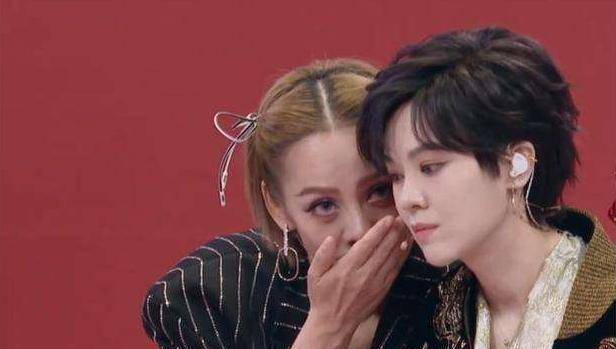 尚且能感受到宁静和郁可唯之间的关系,更遑论是跟她们朝夕相处的万茜