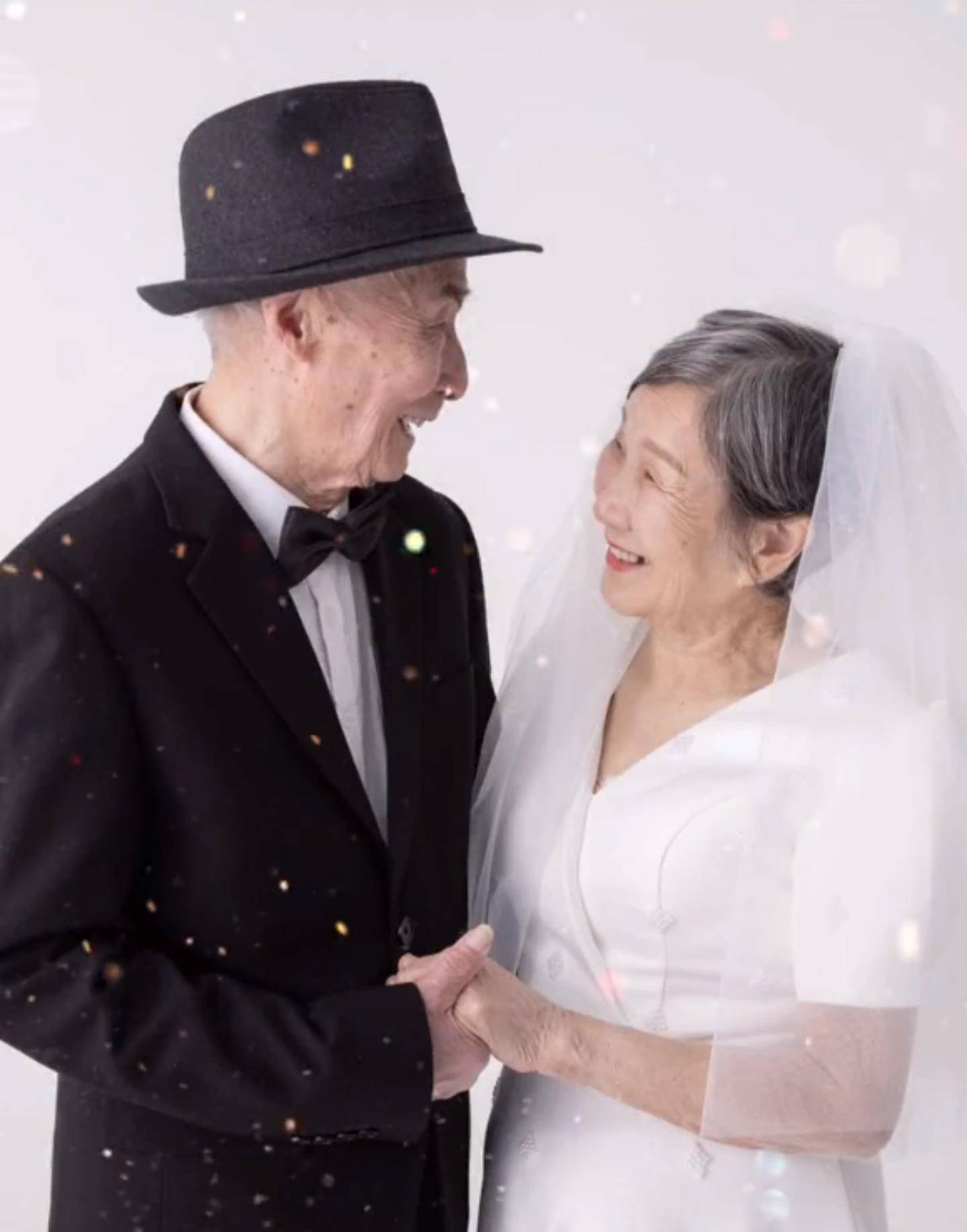 雪瑞姑姑徐石萍,33岁放弃100万净身出户,单身30年活成18岁公主