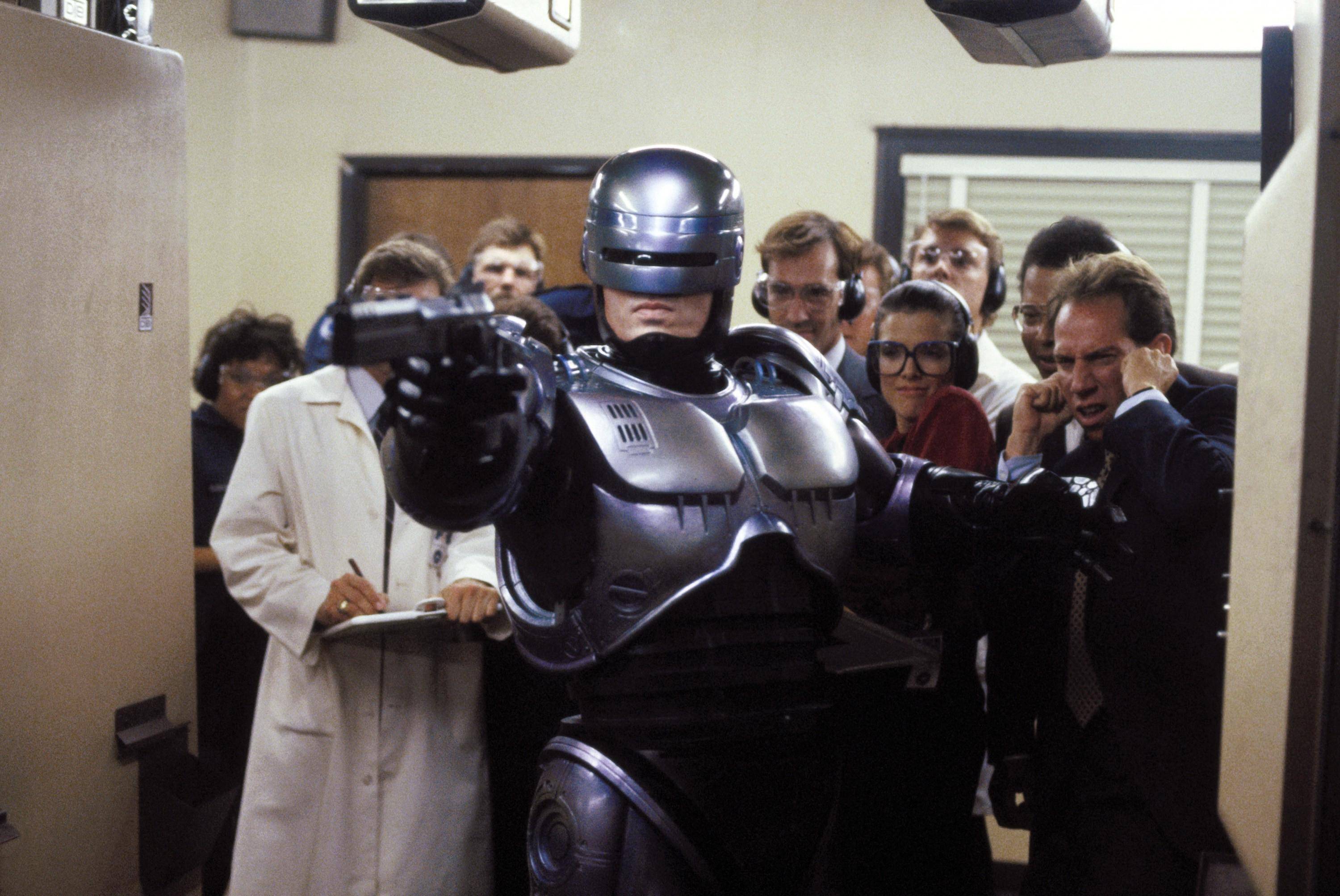 电影《机器战警》的拍摄手法,剧情构思以及主题如何精巧运用_机器人