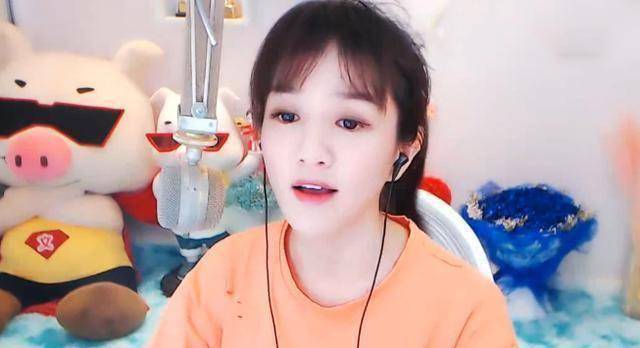 文儿表示,于利在直播中讲述的自己当天的直播不出人,对于主播"五姑娘"