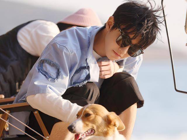 王俊凯董子健海边浪漫相处_少年_icon_感情