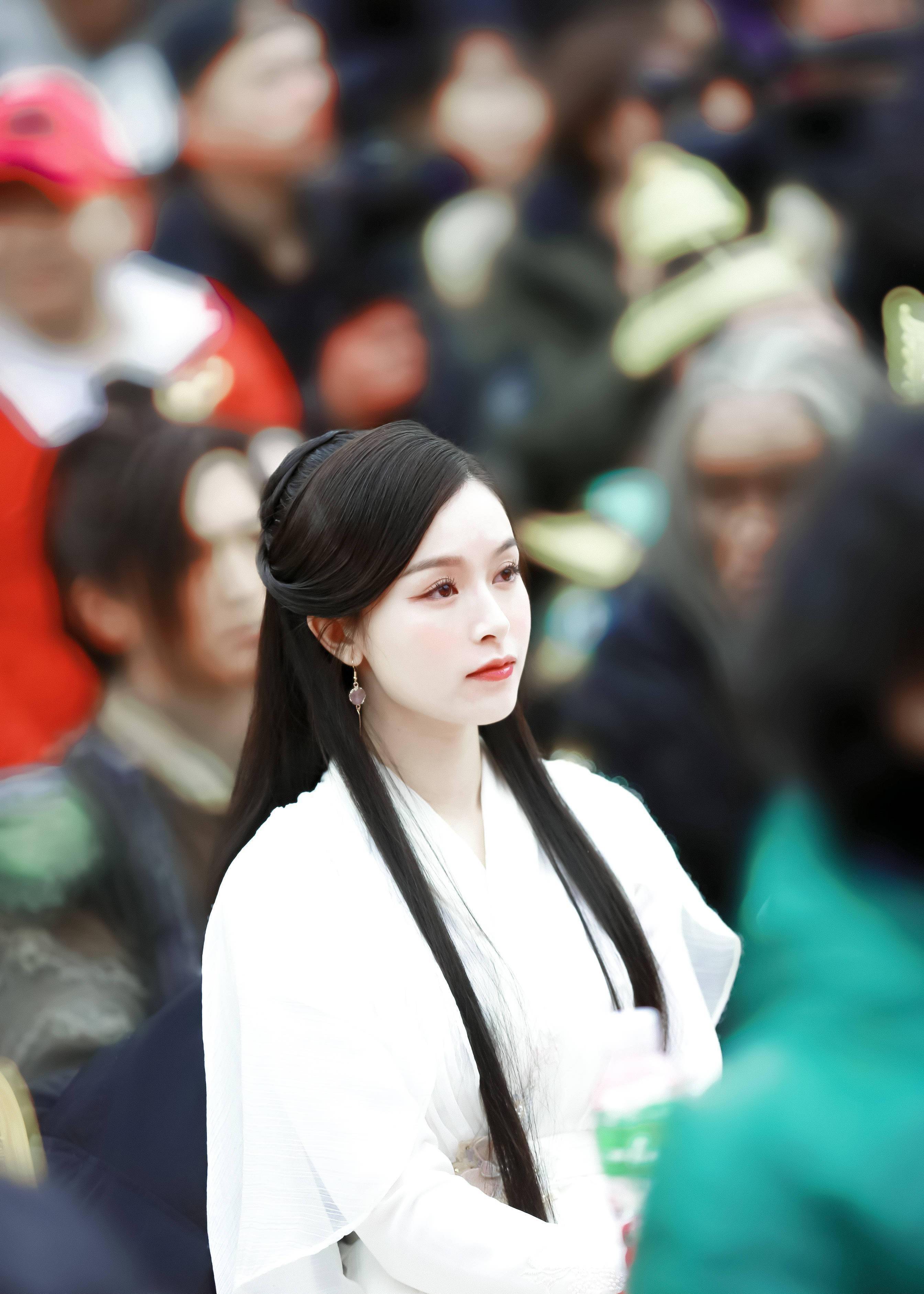 文咏珊的新版王语嫣白衣若仙,比之前她出演的盼兮都要美_网友_阿朱