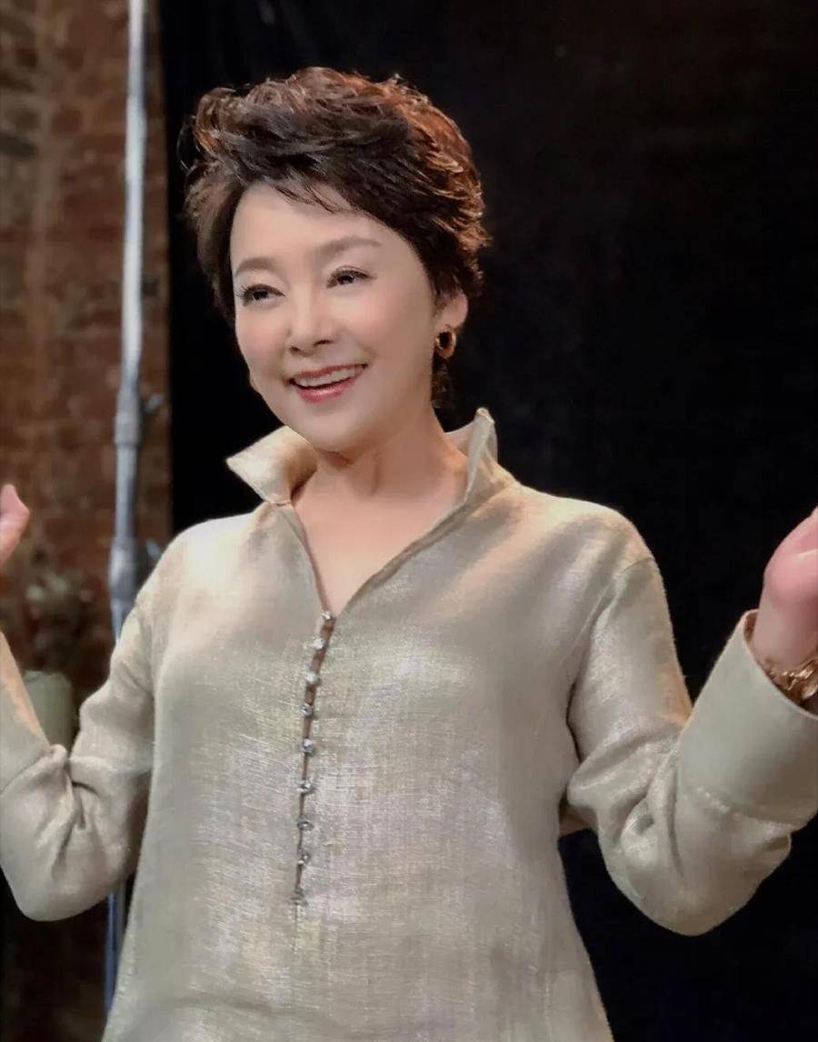 张瑜古巷游玩被偶遇!