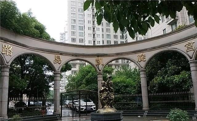原创            洪晃：妈妈在上海买的房子，都不敢跟别人说，怕会被别人笑话-洪晃家的房子
