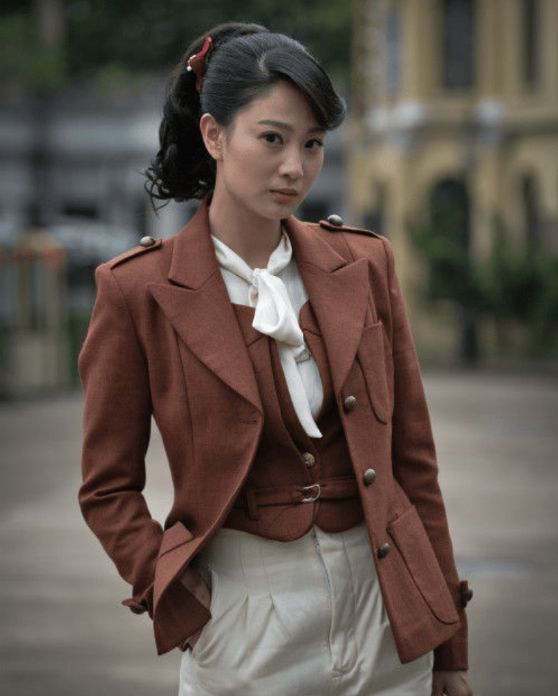 演员侯梦莎:因军旅剧走红,搭档吴京爆火,嫁小丈夫毛毅幸福美满_特种兵