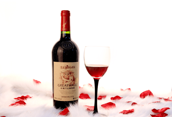 酒香四溢的河北昌黎昌黎是一座方圆不足百里的县城,以干红酒而闻名.