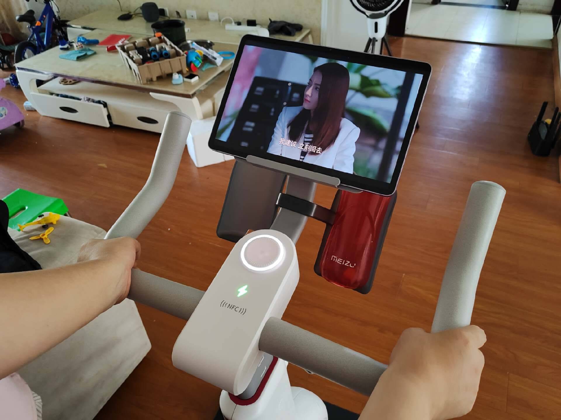 不插电也能使用的动感单车，这个夏天我要瘦成一道闪电