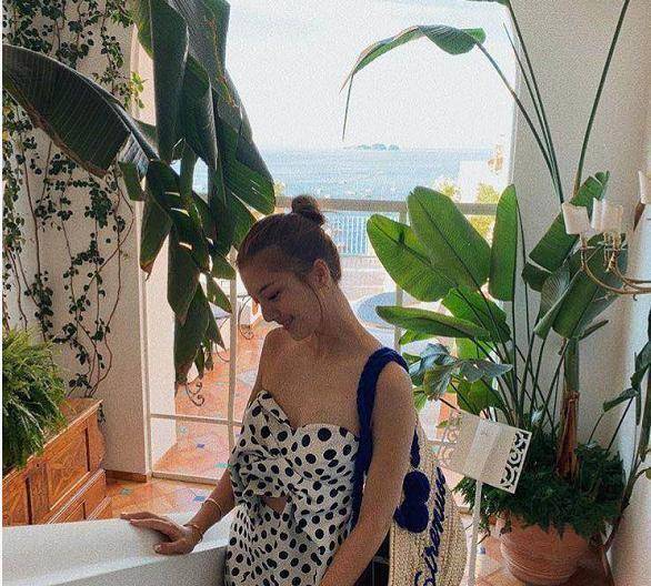 吴千语穿皮草背名包逛街,搭上富三代底气足,奢华生活炫不停?